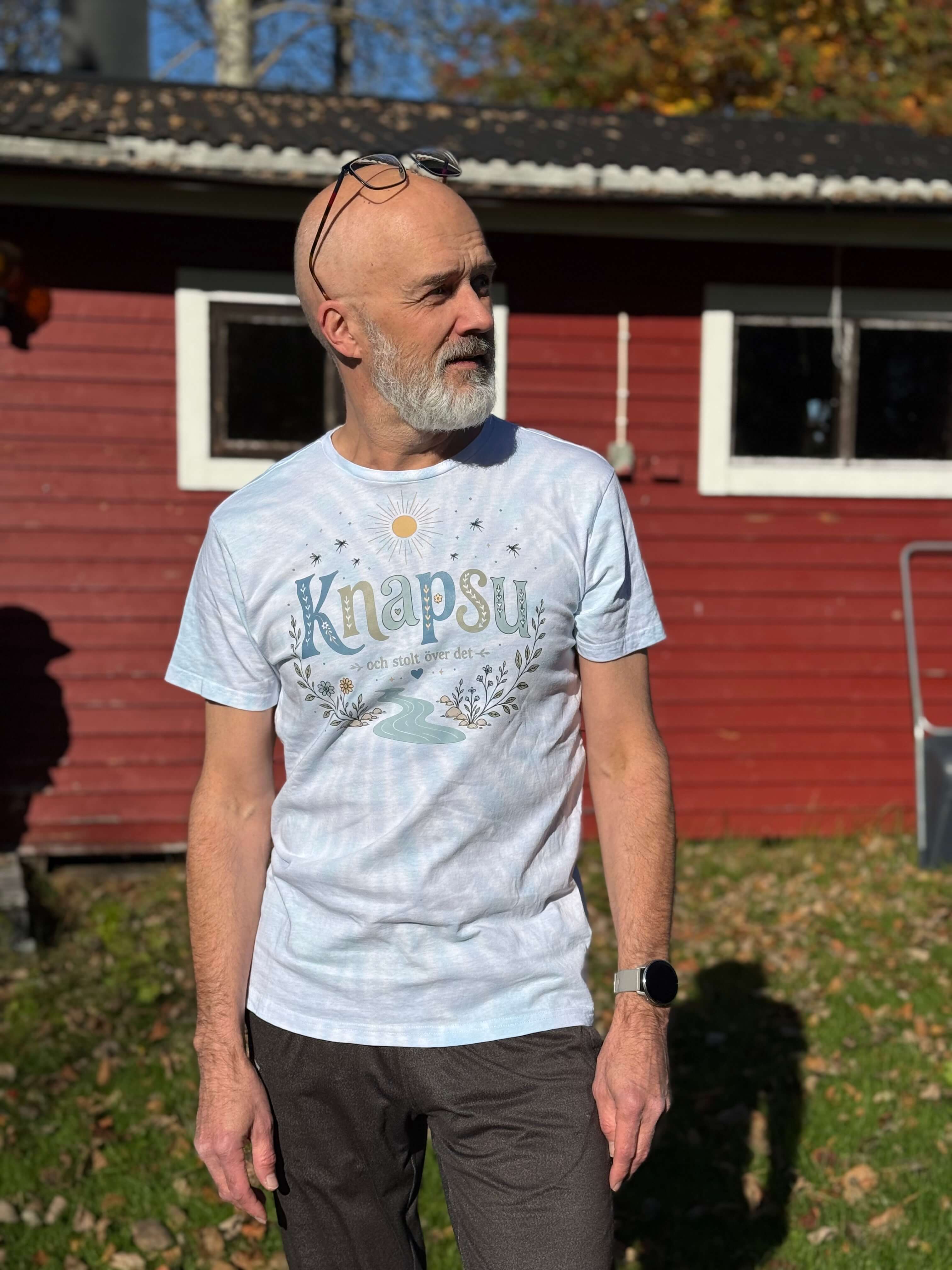 Knapsu T-shirt modellbild